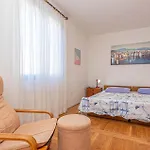 3 Bedroom Cozy In Appartamento Brodarica (Sibenik-Knin)