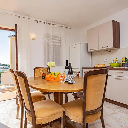 Nice Apartment In Brodarica With House Sea View