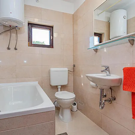 Nice Apartment In Brodarica With House Sea View *
