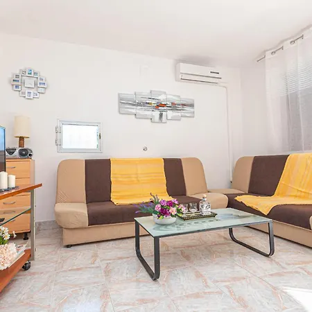 Apartment Nice Apartment In Brodarica With House Sea View