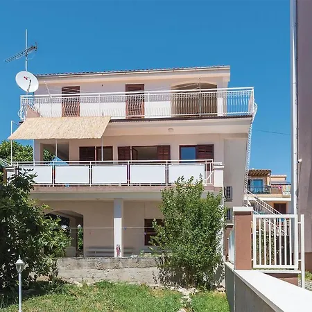 Appartement 3 Bedroom Cozy In Brodarica (Sibenik-Knin)