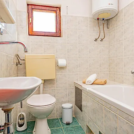 Apartmán 3 Bedroom Cozy In Brodarica (Sibenik-Knin)