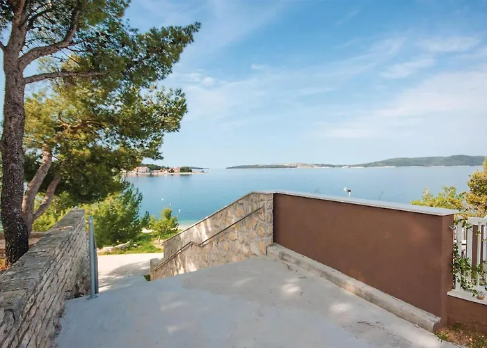 Apartman 3 Bedroom Cozy In Brodarica (Sibenik-Knin)