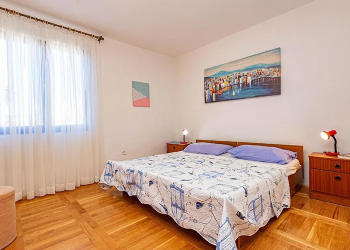 Apartman 3 Bedroom Cozy In Brodarica (Sibenik-Knin)