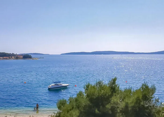 3 Bedroom Cozy In Brodarica (Sibenik-Knin)