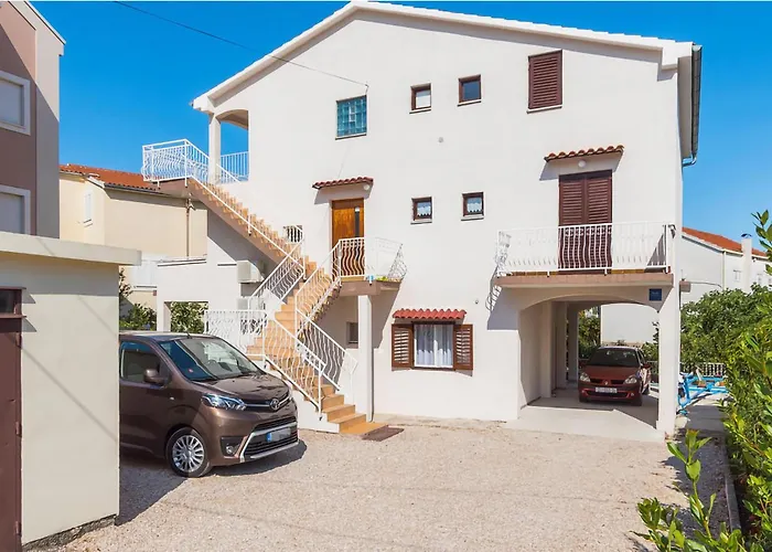 Apartman 3 Bedroom Cozy In Brodarica (Sibenik-Knin)