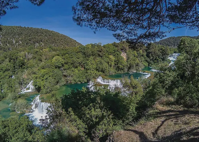 Apartman 3 Bedroom Cozy In Brodarica (Sibenik-Knin)